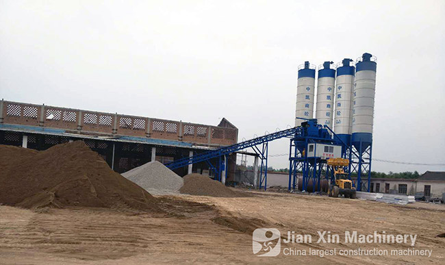 The HZS120 concrete mixing plant produced by Zhengzhou Jianxin Machinery runs at a construction site in shandong province.