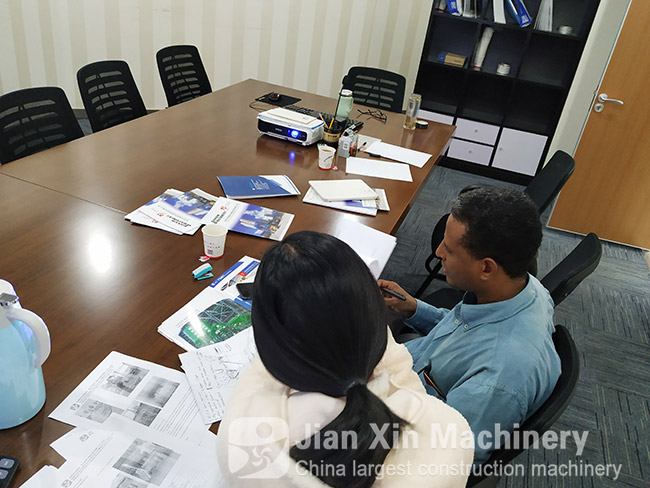 Ethiopian customers visited Zhengzhou Jianxin.